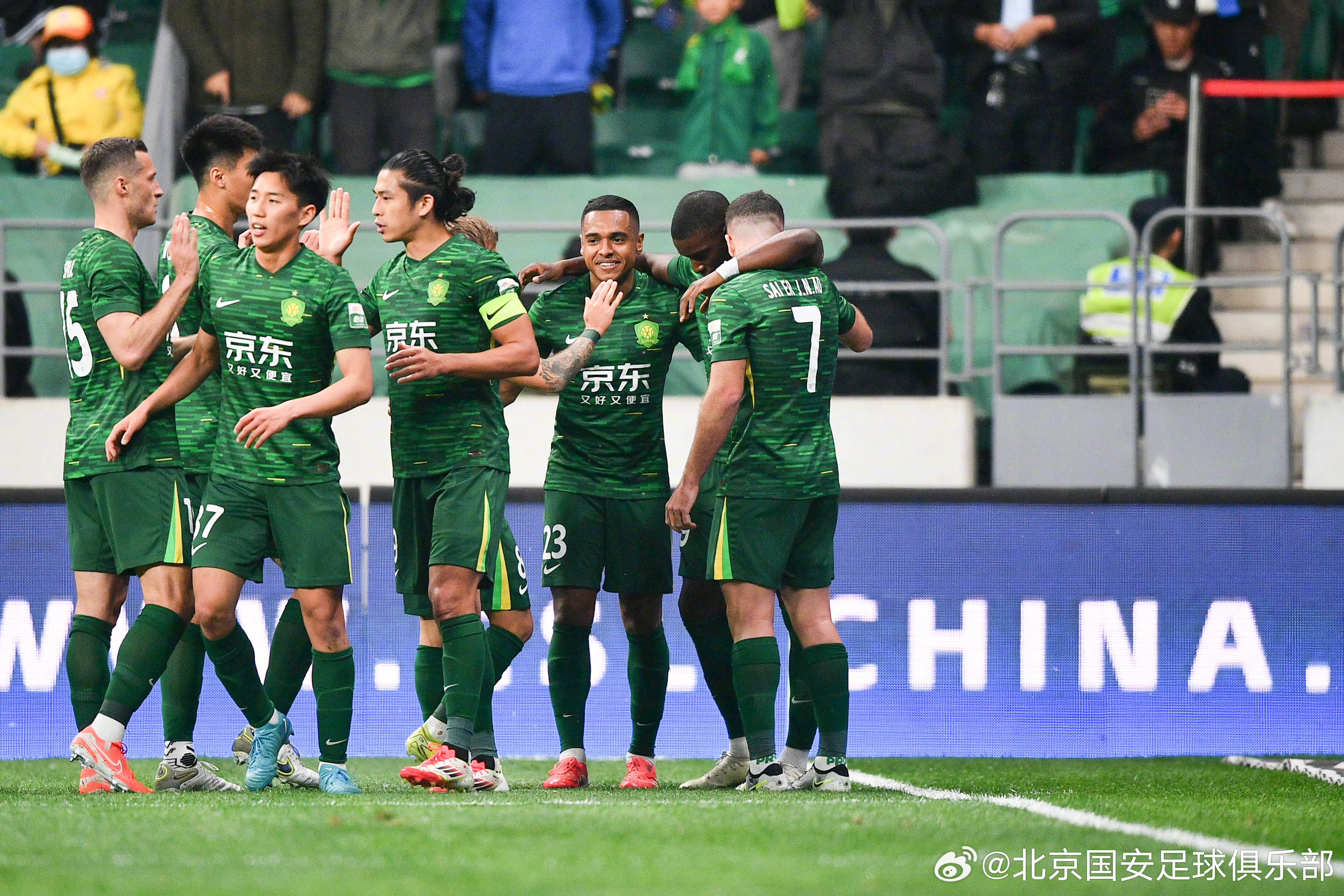 包含赛后中超传出新动向，国际米兰豪取连胜，管理层表态——更衣室稳定，年轻球员得到机会的词条爱游戏体育官网