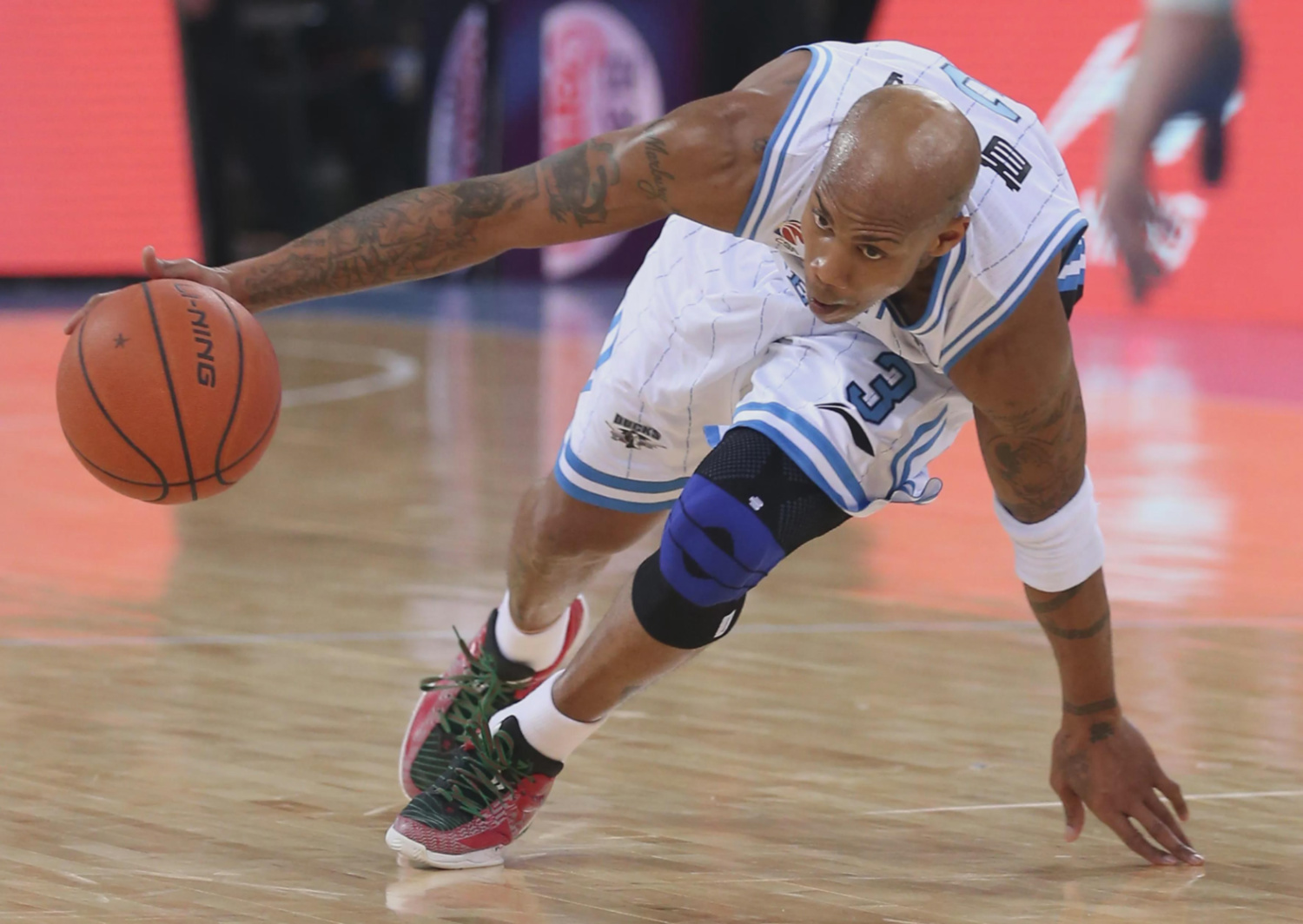 包含内马尔在TL比赛中赛况扑朔迷离集结日浙江稠州备战NBA常规赛，媒体一致点评：关键时刻葡萄牙体育备战欧冠的词条